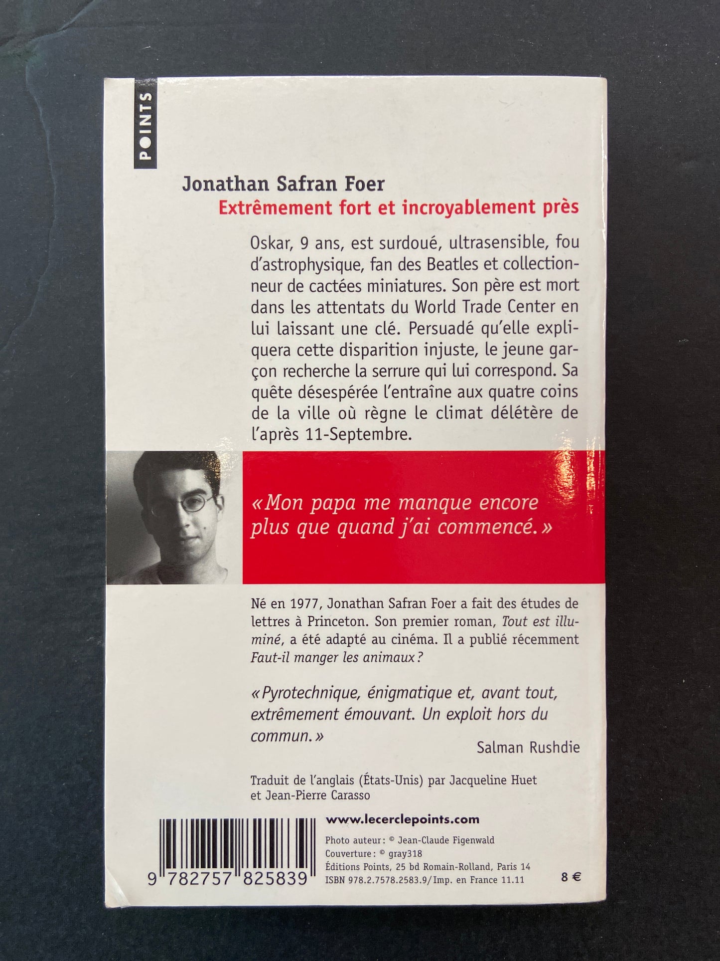 EXTRÊMEMENT FORT ET INCROYABLEMENT PRÈS