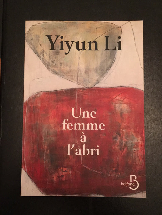 UNE FEMME À L'ABRI