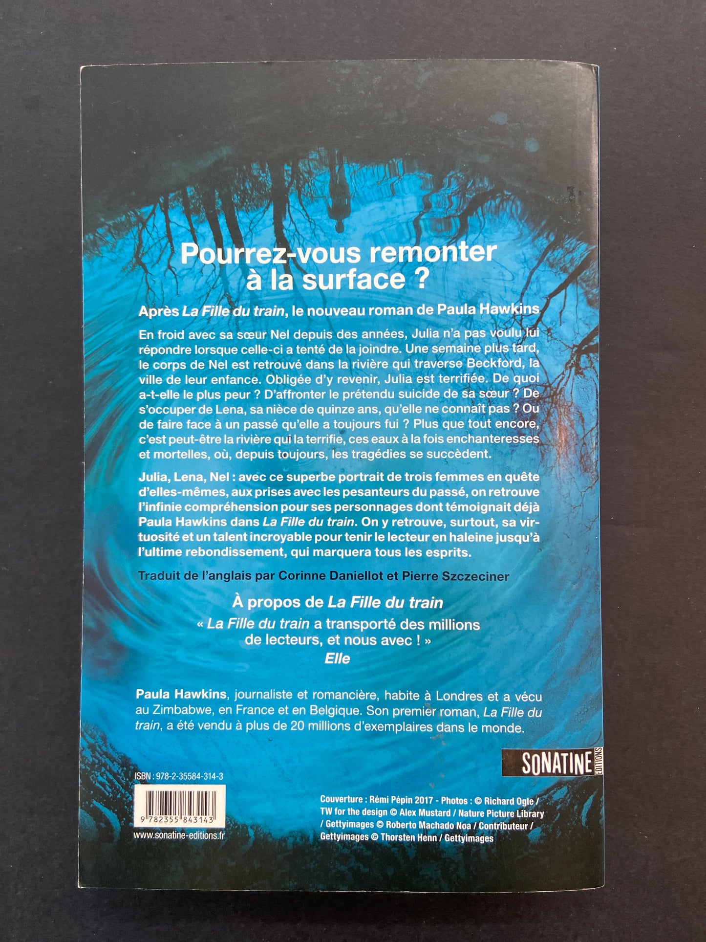 AU FOND DE L'EAU