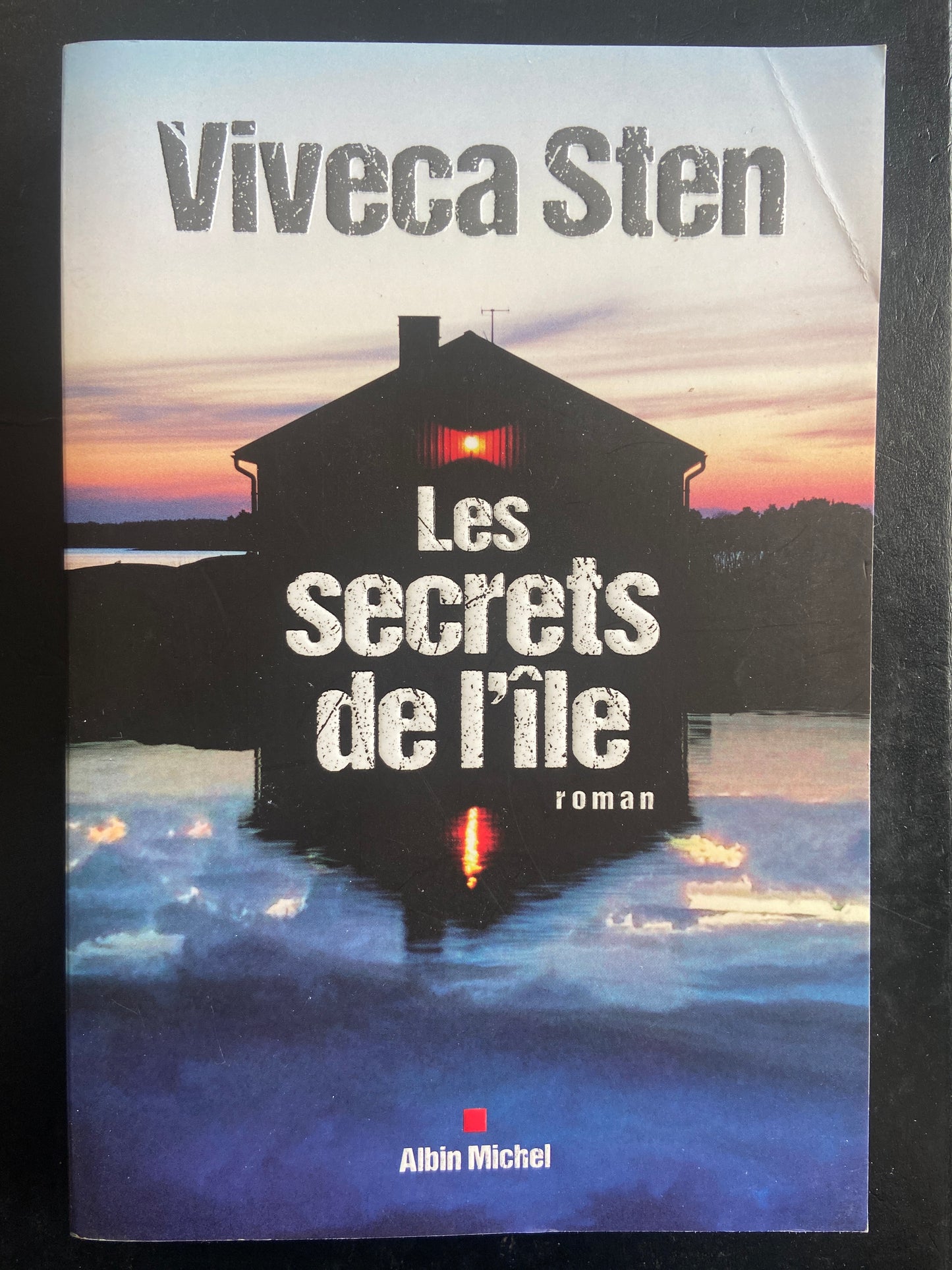 LES SECRETS DE L'ÎLE