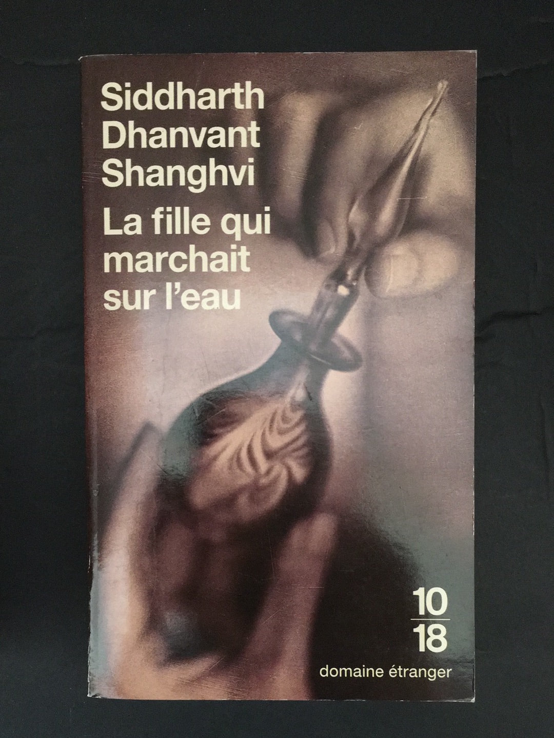 LA FILLE QUI MARCHAIT SUR L'EAU