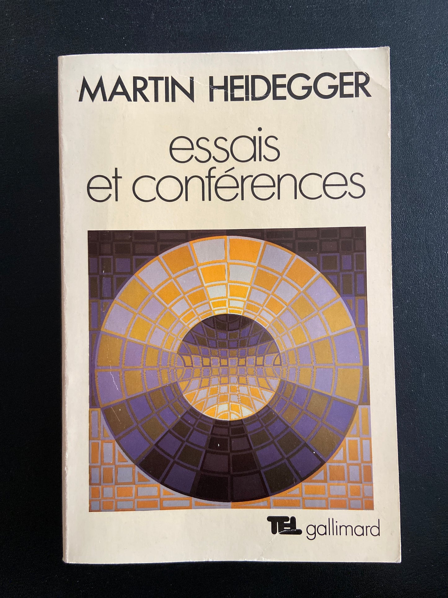 ESSAIS ET CONFÉRENCES