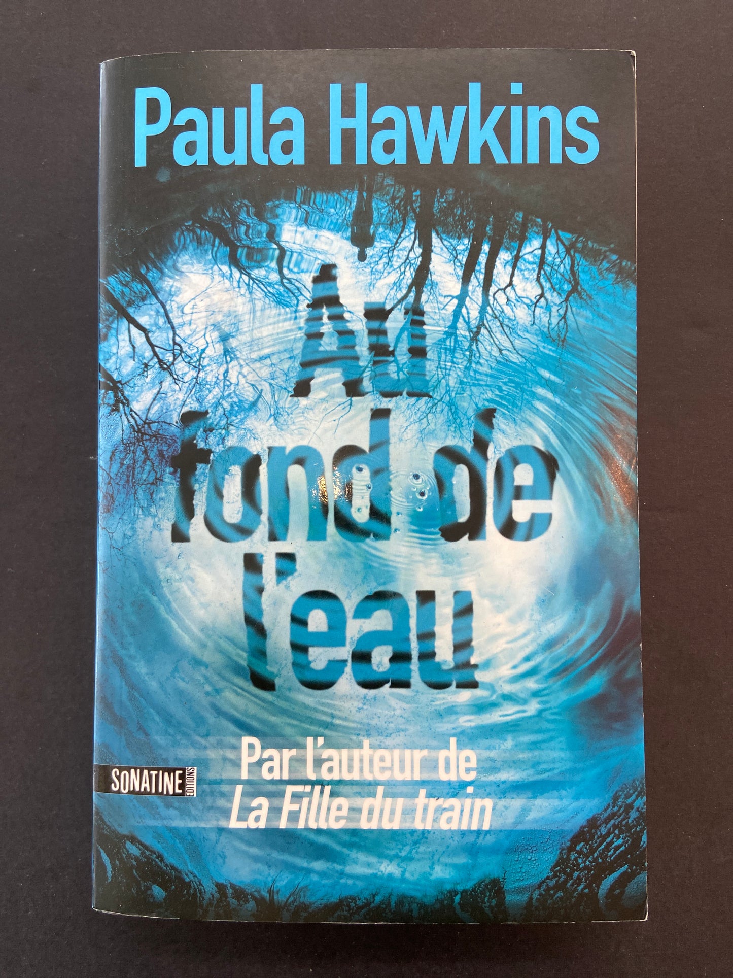 AU FOND DE L'EAU