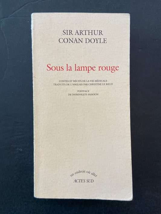 SOUS LA LAMPE ROUGE