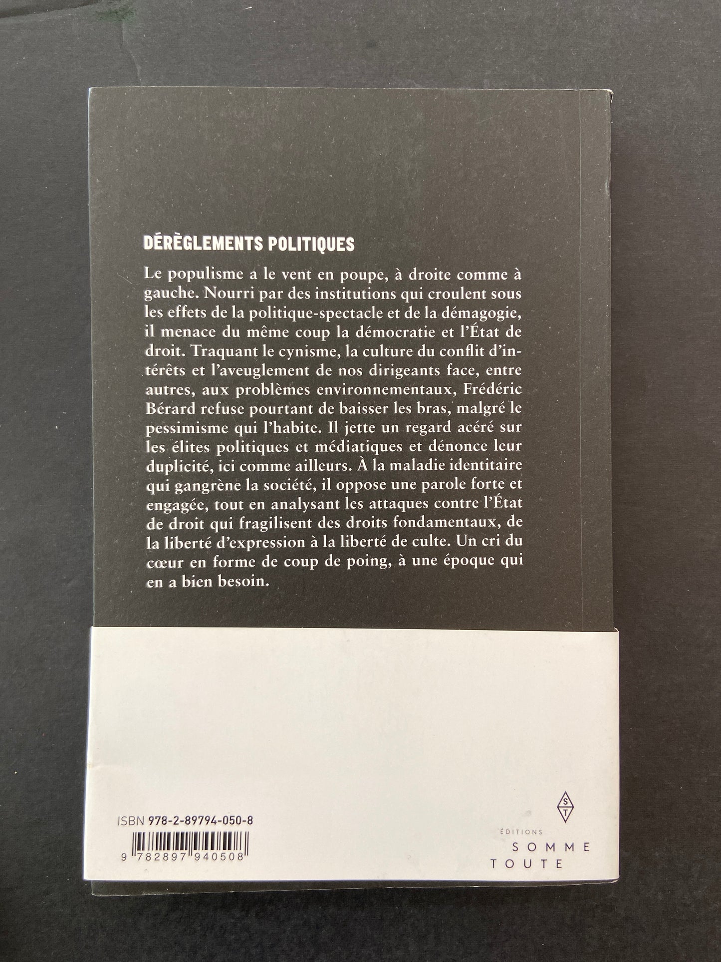 DÉRÈGLEMENTS POLITIQUES