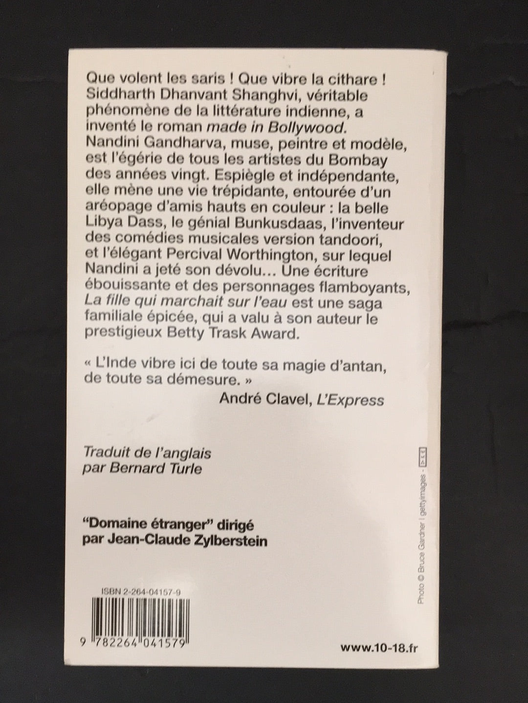LA FILLE QUI MARCHAIT SUR L'EAU