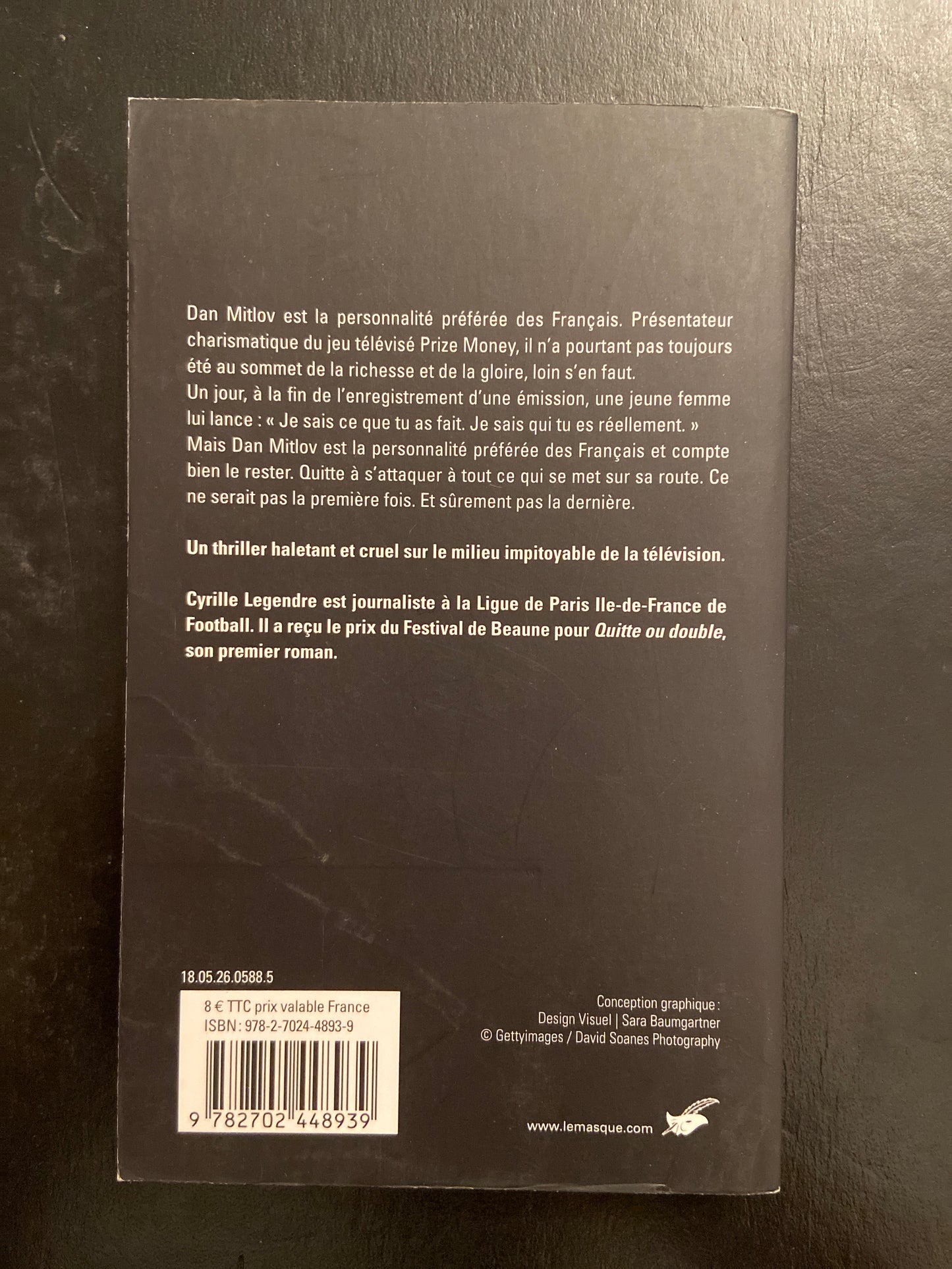 DERRIÈRE LA LUMIÈRE