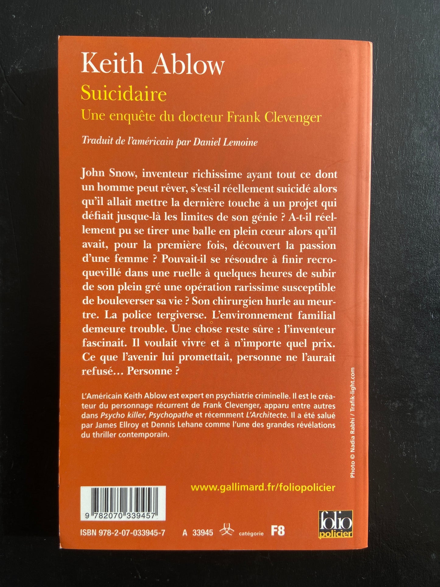 SUICIDAIRE