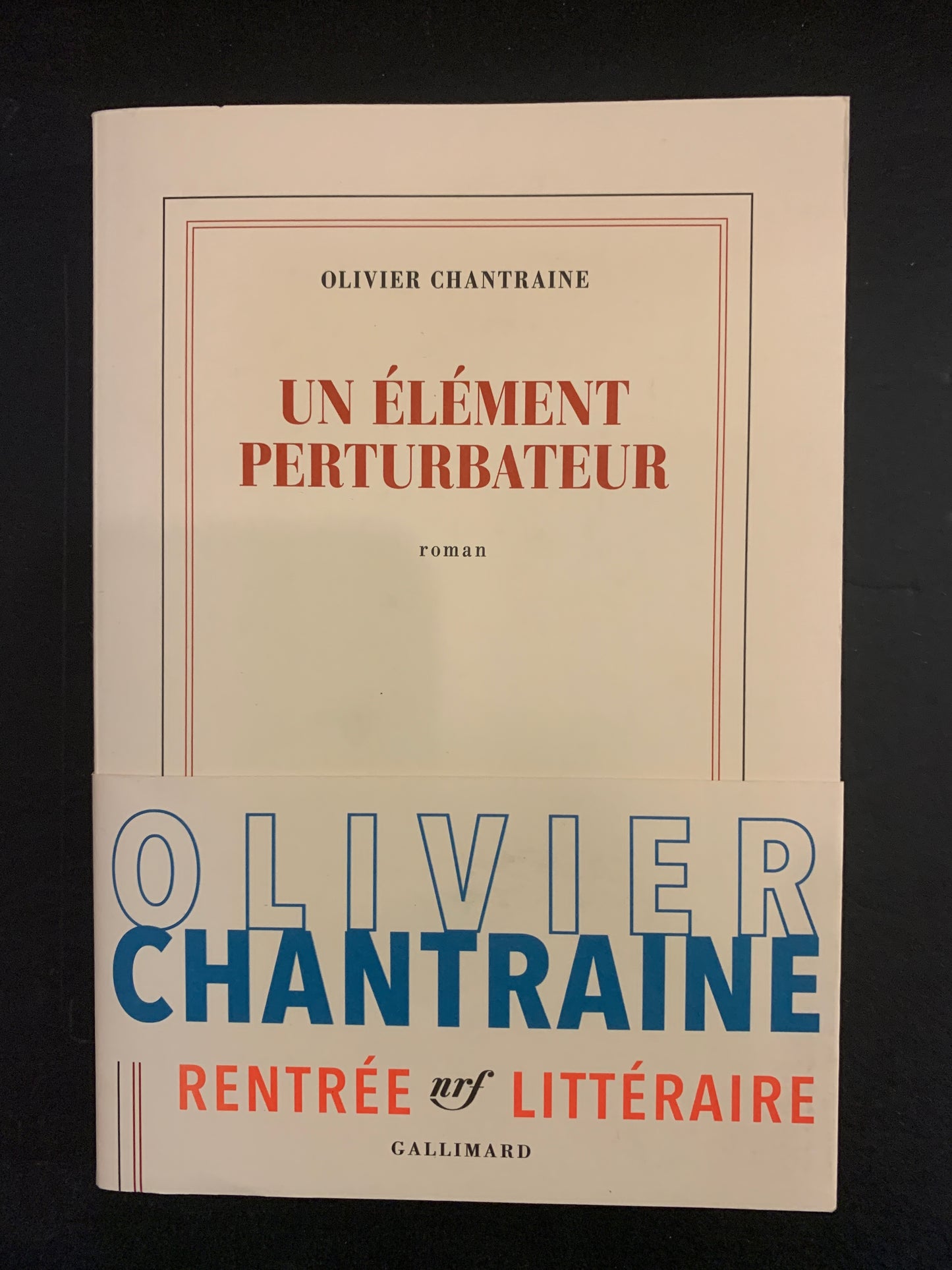 UN ÉLÉMENT PERTURBATEUR