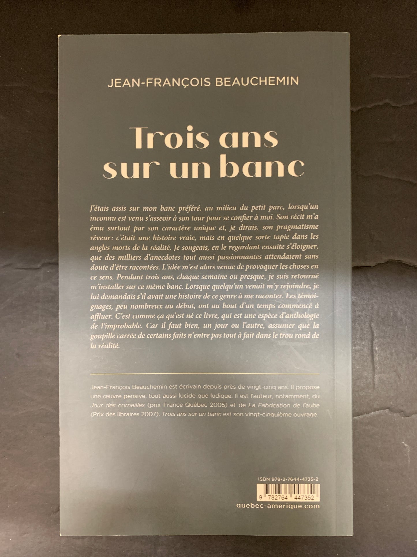 TROIS ANS SUR UN BANC