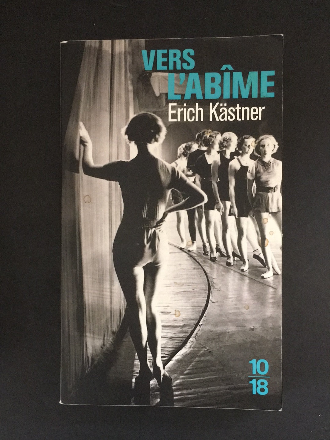 VERS L'ABÎME