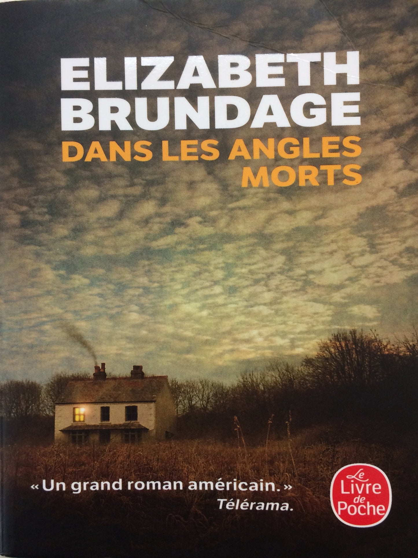 DANS LES ANGLES MORTS