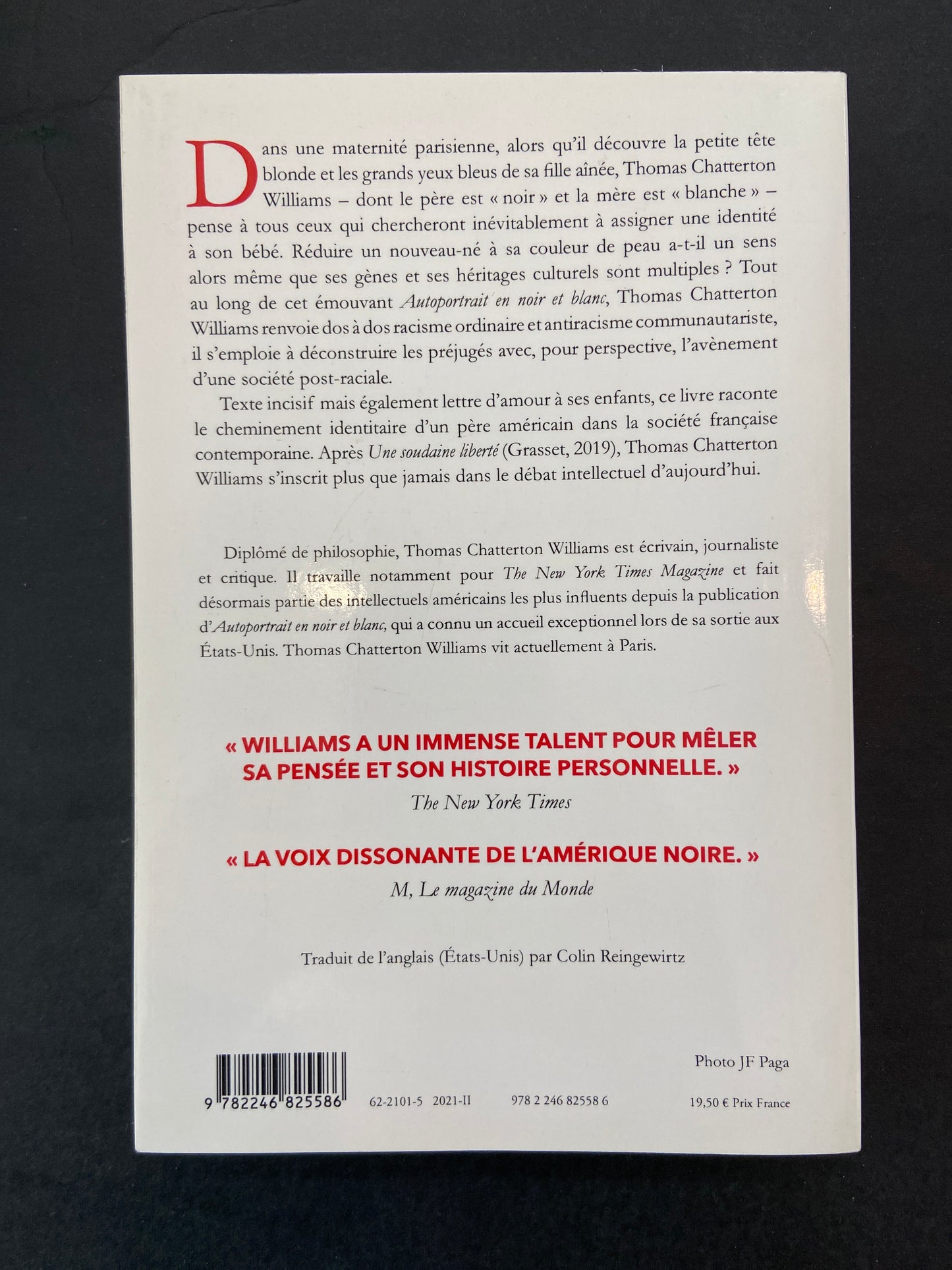 AUTOPORTRAIT EN NOIR ET BLANC - DÉSAPPRENDRE L'IDÉE DE RACE