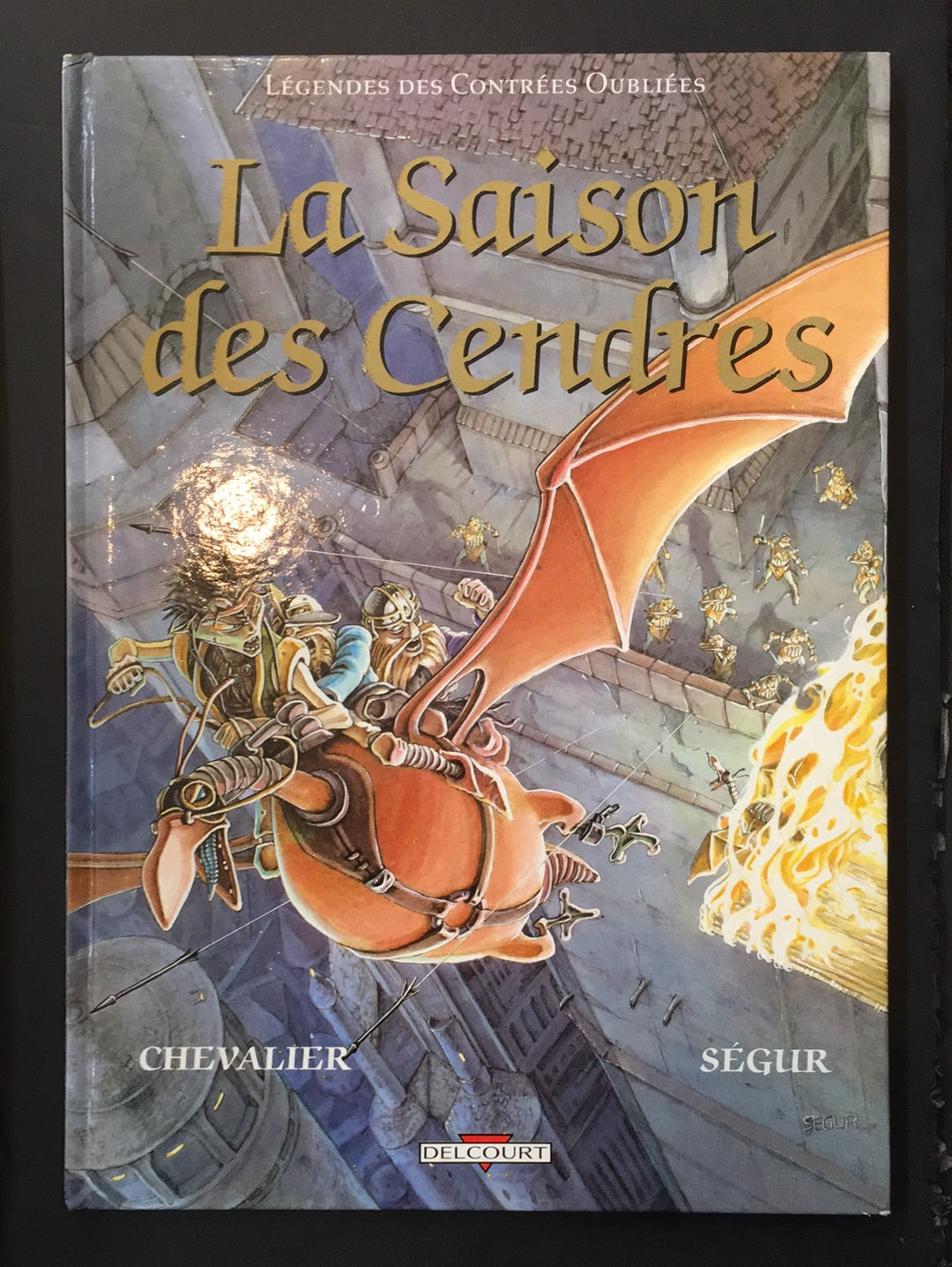 LÉGENDES DES CONTRÉES OUBLIÉES - LA SAISON DES CENDRES
