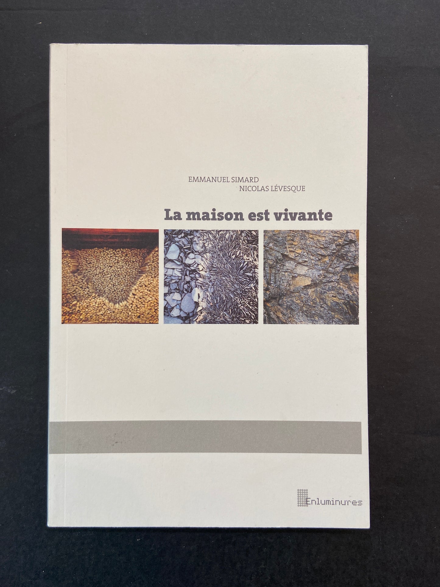 LA MAISON EST VIVANTE