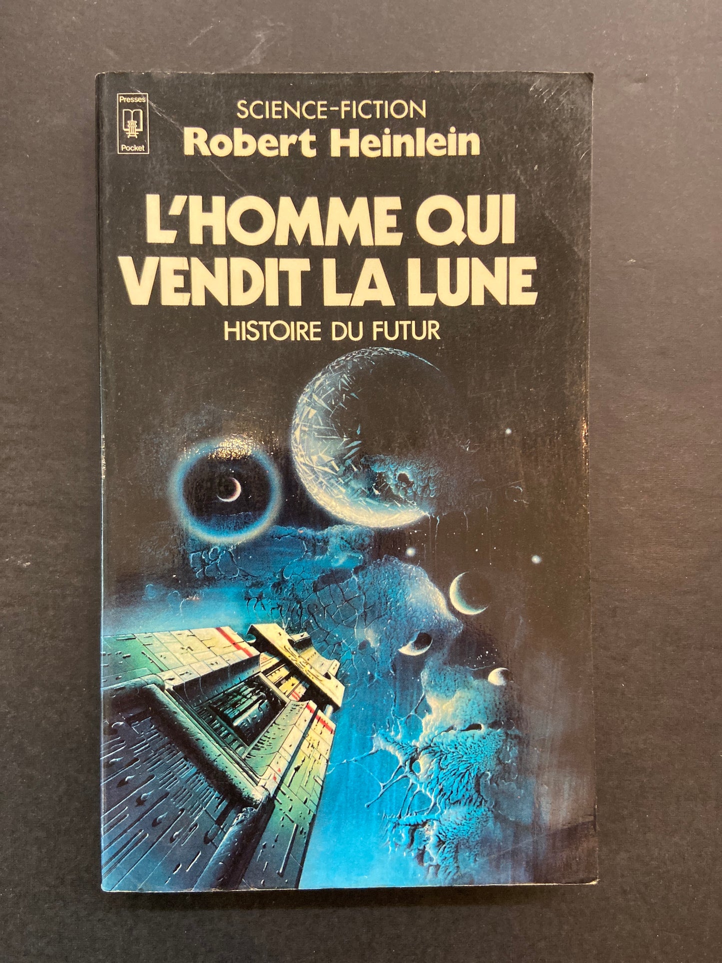 L'HOMME QUI VENDIT LA LUNE