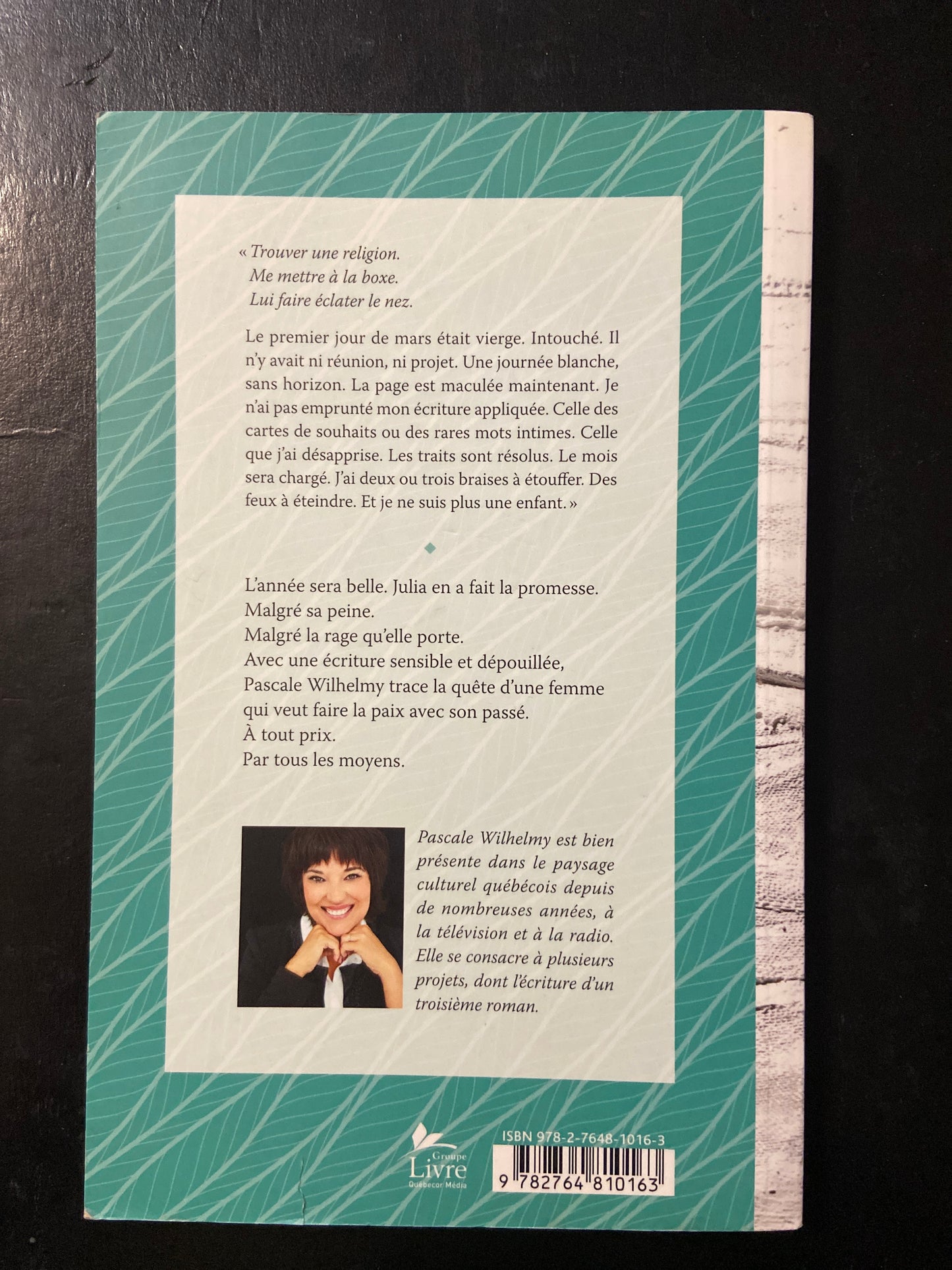 CES MAINS SONT FAITES POUR AIMER