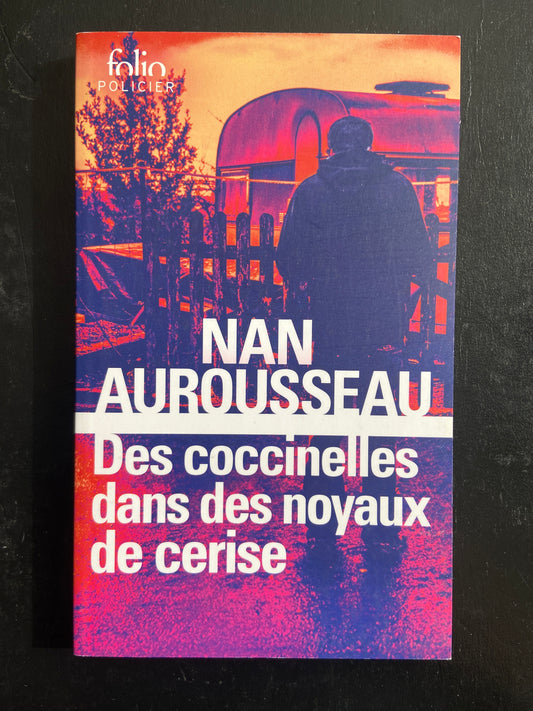 DES COCCINELLES DANS DES NOYAUX DE CERISE