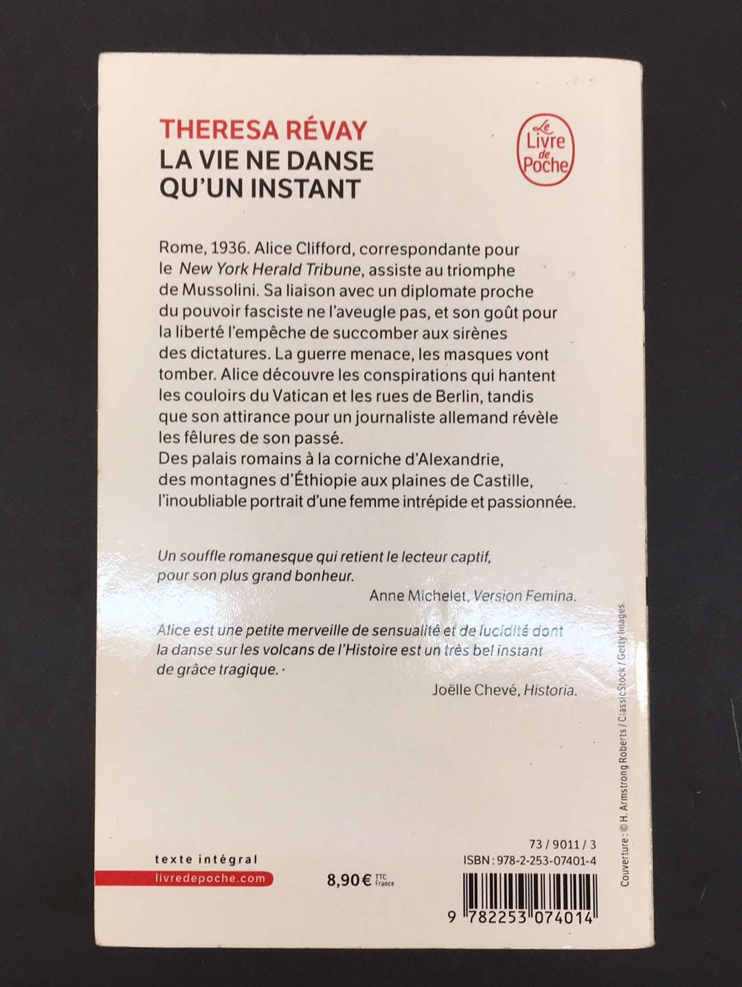 LA VIE NE DANSE QU'UN INSTANT