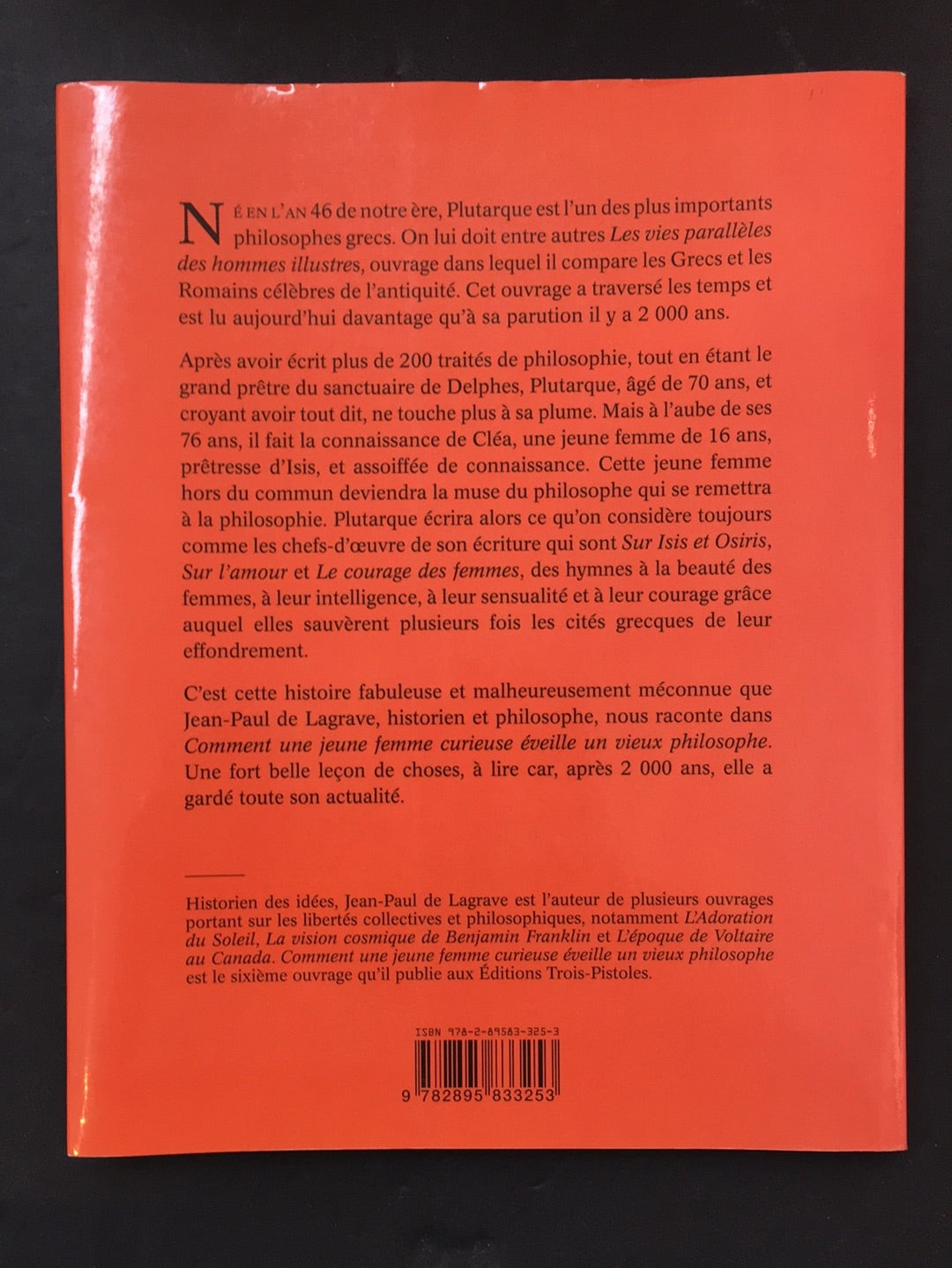 COMMENT UNE JEUNE FEMME CURIEUSE ÉVEILLE UN VIEUX PHILOSOPHE