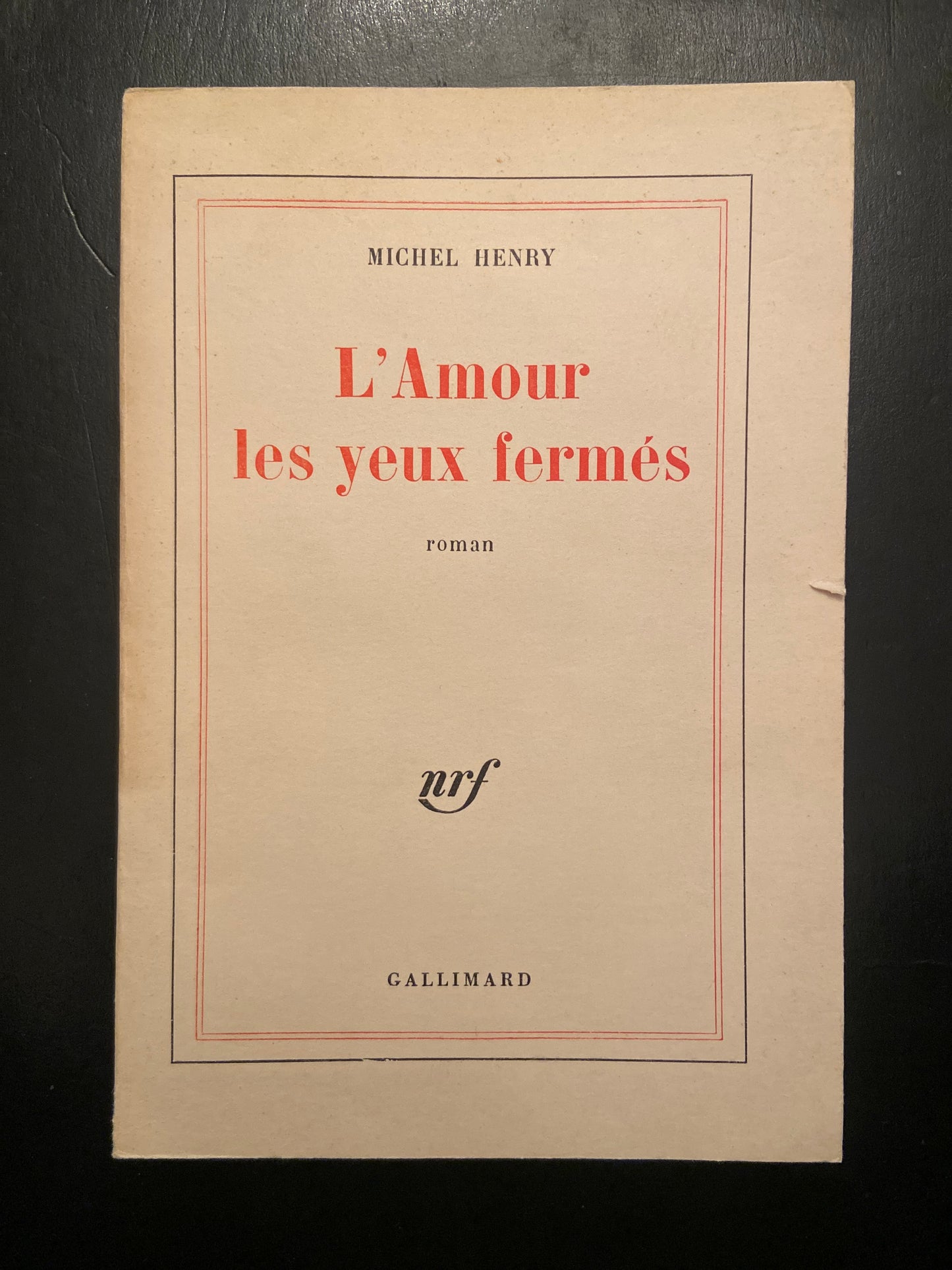 L'AMOUR LES YEUX FERMÉS