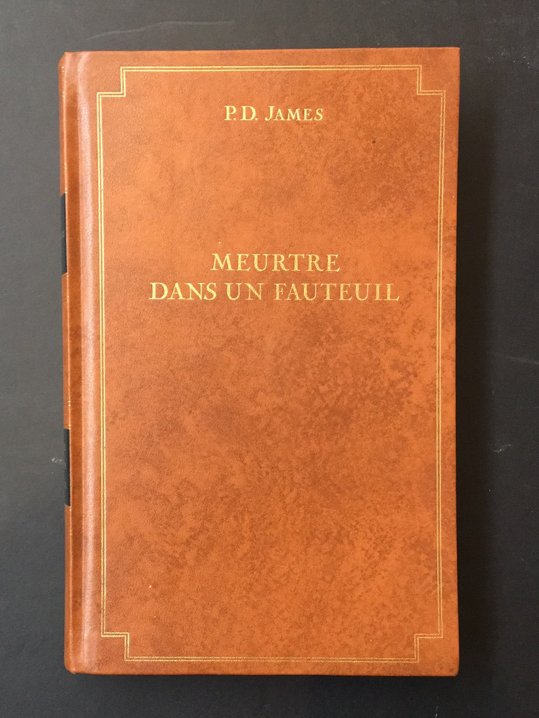 MEURTRE DANS UN FAUTEUIL