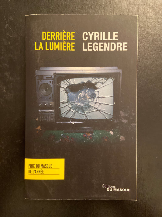 DERRIÈRE LA LUMIÈRE