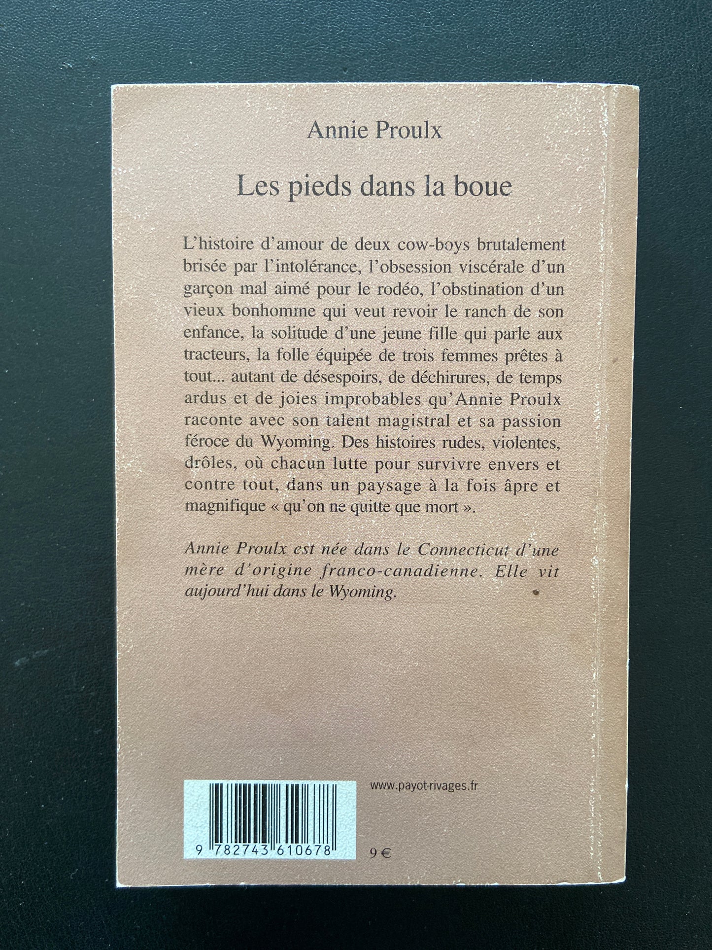 LES PIEDS DANS LA BOUE