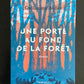 UNE PORTE AU FOND DE LA FORET