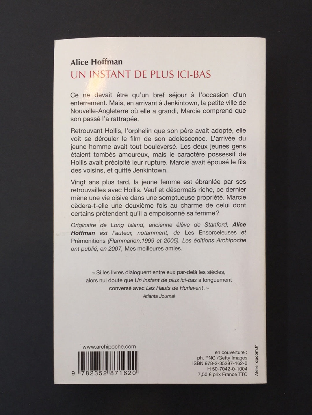 UN INSTANT DE PLUS ICI-BAS