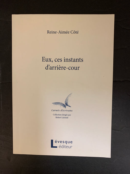 EUX CES INSTANTS D'ARRIÈRE-COUR