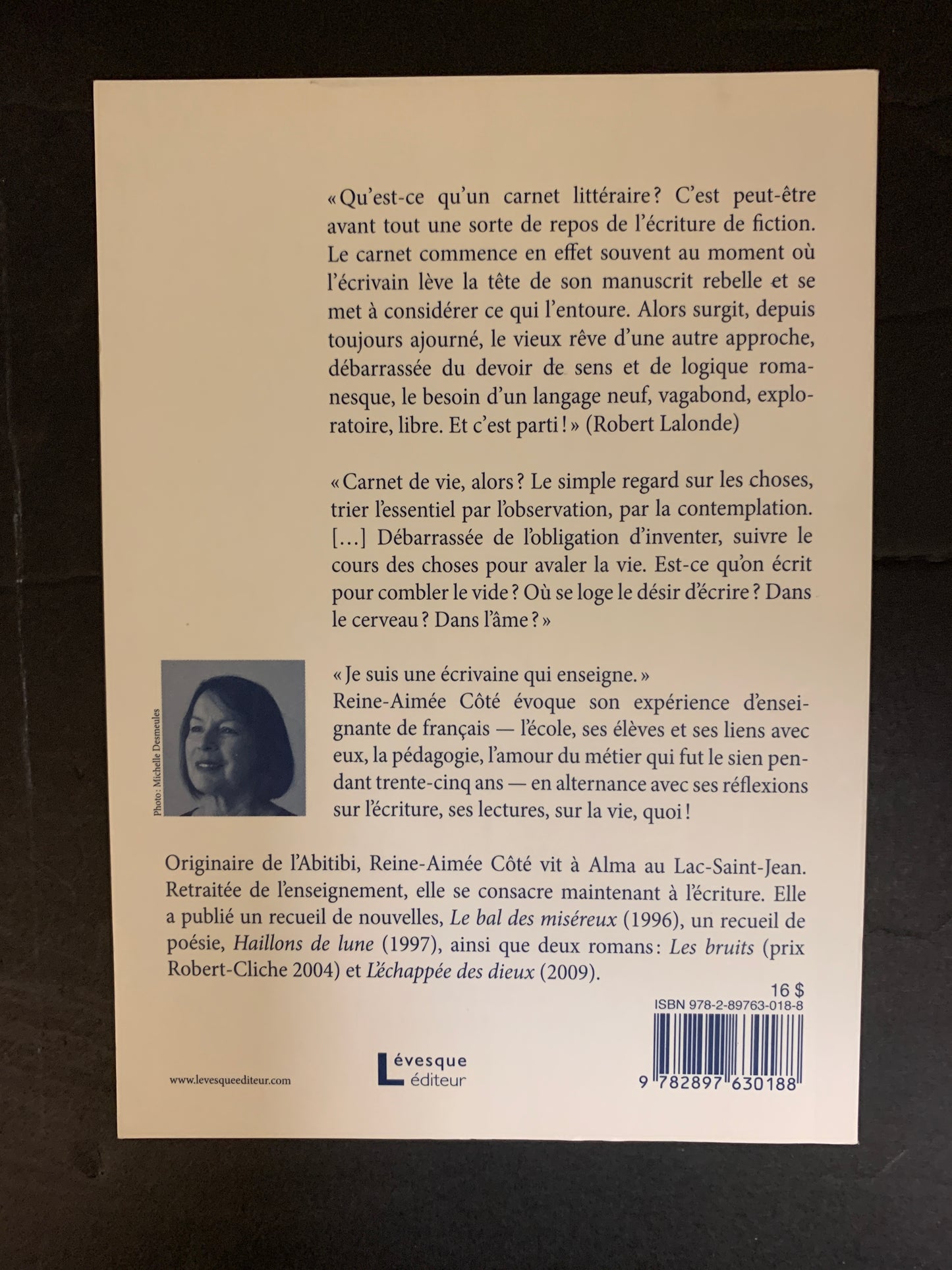 EUX CES INSTANTS D'ARRIÈRE-COUR