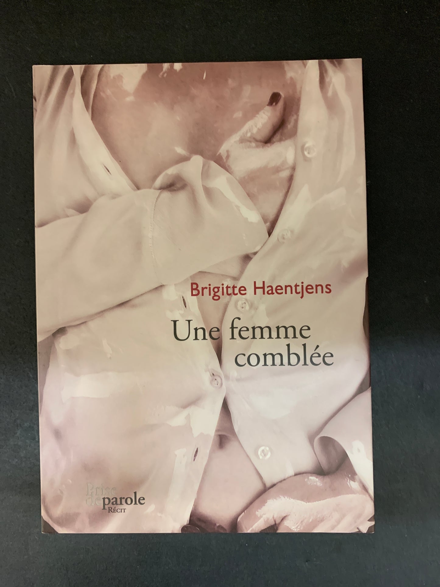 UNE FEMME COMBLÉE