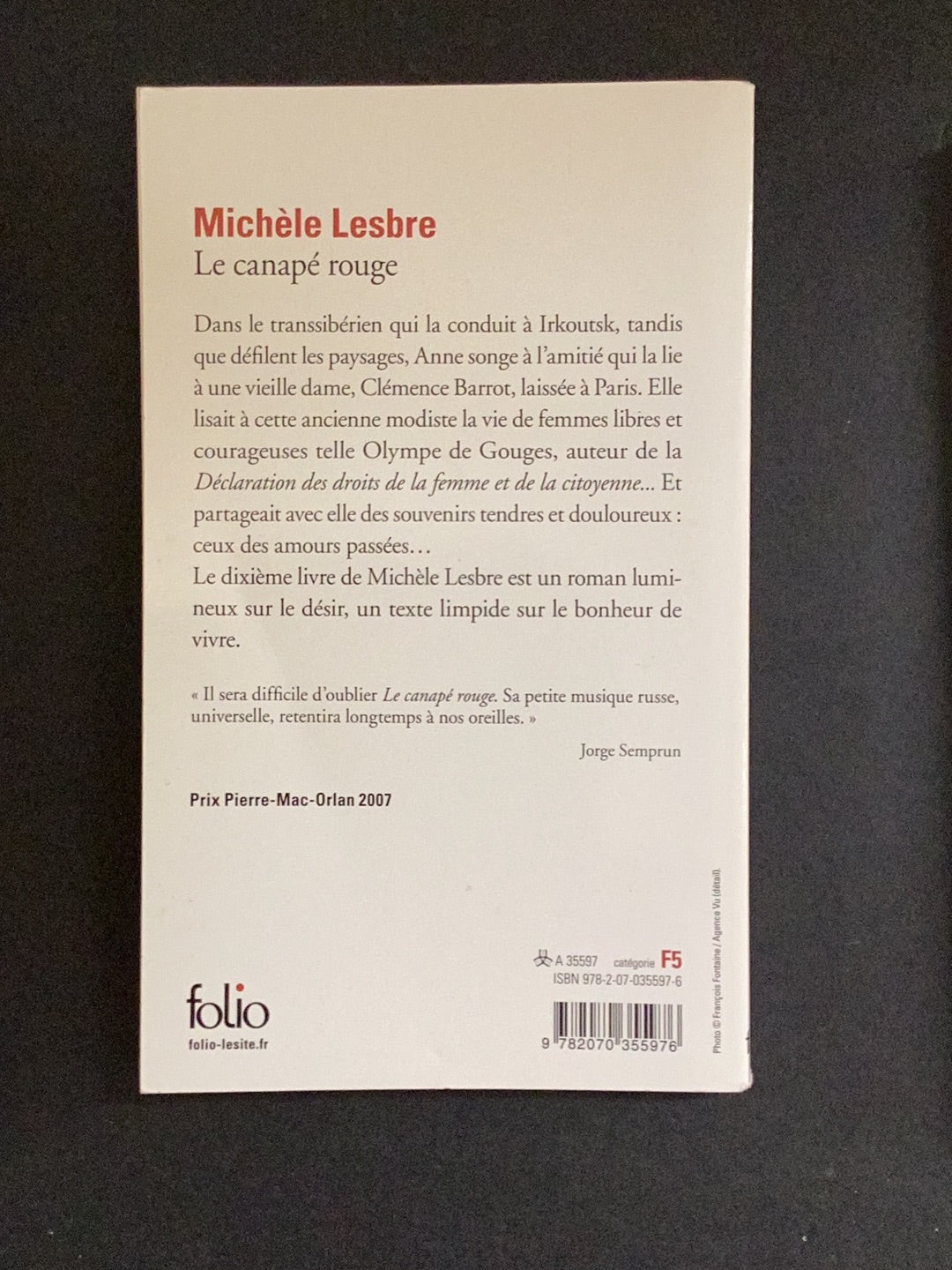 LE CANAPÉ ROUGE.